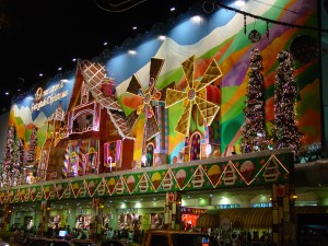 IT'S CHRISTMAS IN SINGAPORE